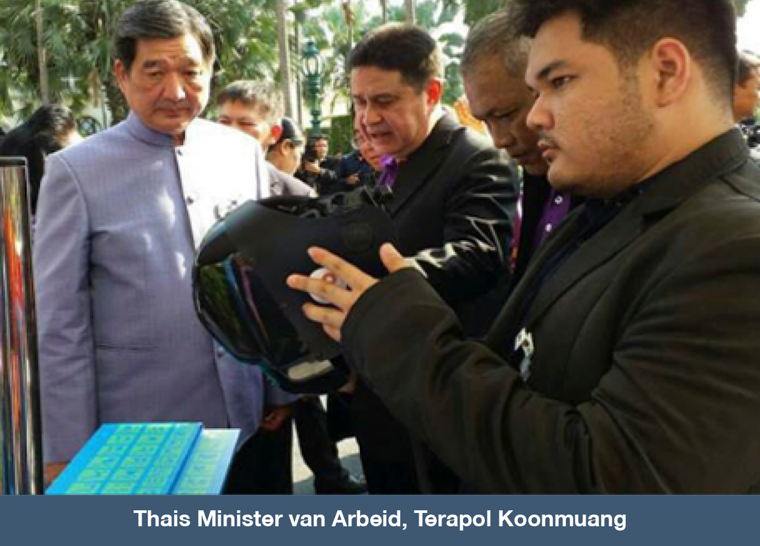 Thais Minister van Arbeid, Terapol Koonmuang test Soldamatic